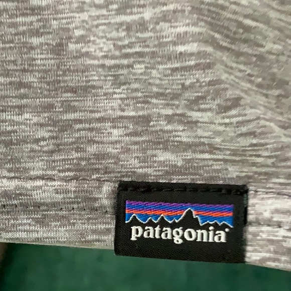 Pantagonia gray capilene cool daily T-shirt M - Picture 2 of 3